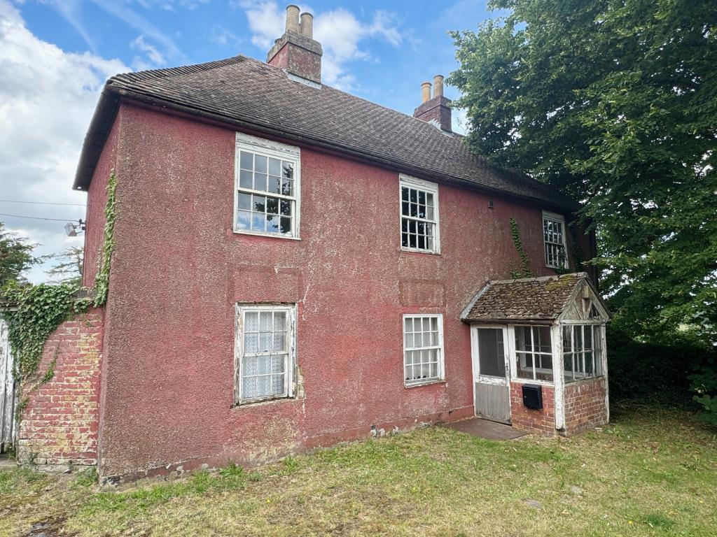 Lot: 78 - THREE-BEDROOM DETACHED HOUSE FOR TOTAL REFURBISHMENT - Front of property
